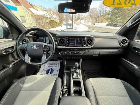Used 2021 Toyota Tacoma TRD Off-Road image 10