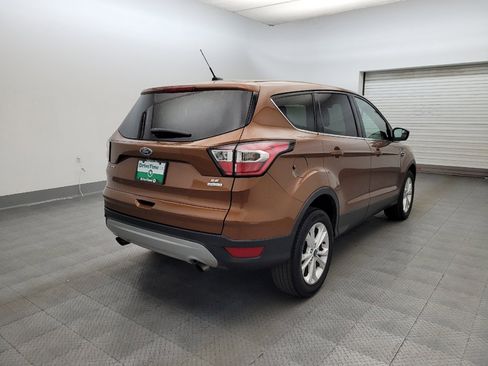 Used 2017 Ford Escape SE FWD image 9