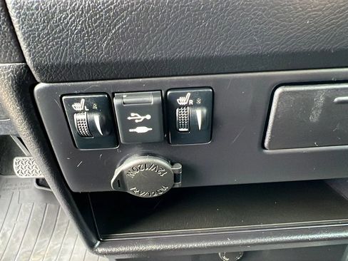 Used 2020 Toyota Sienna SE image 17