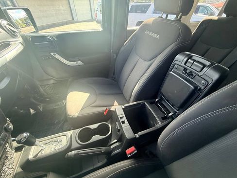 Used 2018 Jeep Wrangler Unlimited Sahara AWD/4WD image 23