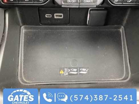 Used 2023 Chevrolet Suburban Premier image 28