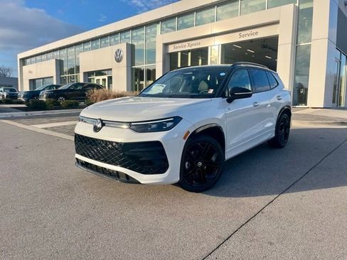 New 2026 Volkswagen Tiguan SE R-Line FWD image 1