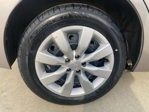 Used 2014 Toyota Corolla LE image 27