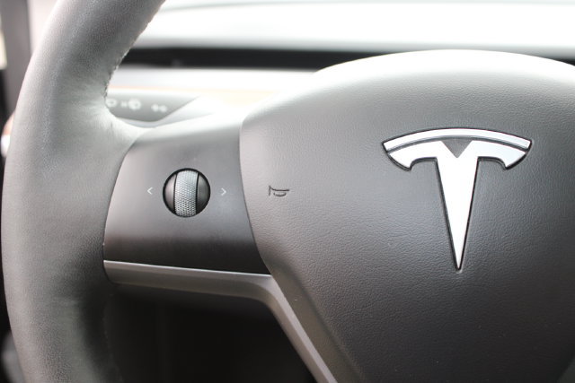 Used 2024 Tesla Model Y Performance AWD/4WD image 17