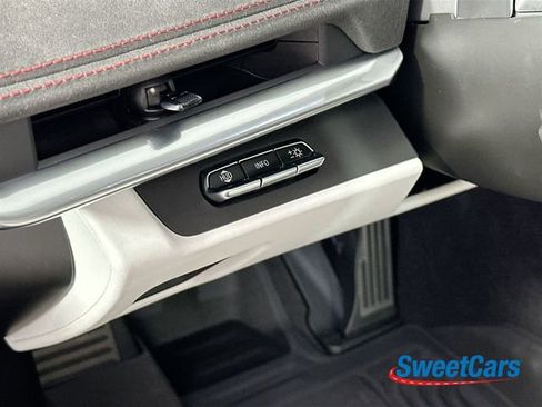 Used 2023 Chevrolet Corvette Stingray Premium Cpe w/ Z51 Performance Package RWD image 18