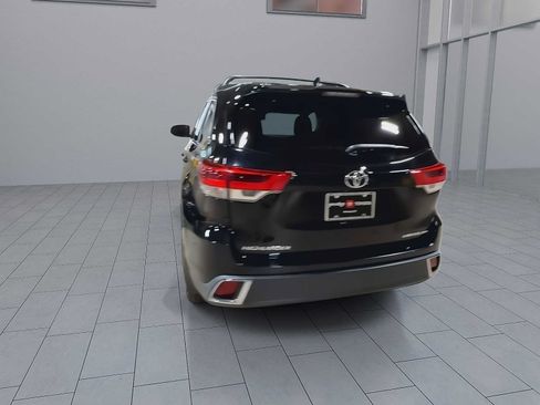 Used 2019 Toyota Highlander Limited AWD/4WD image 7