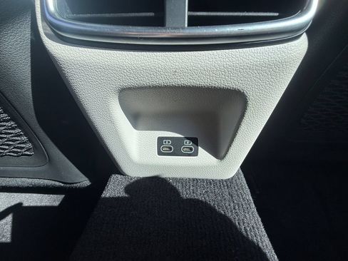 Used 2025 Genesis G70 2.5T AWD/4WD image 38