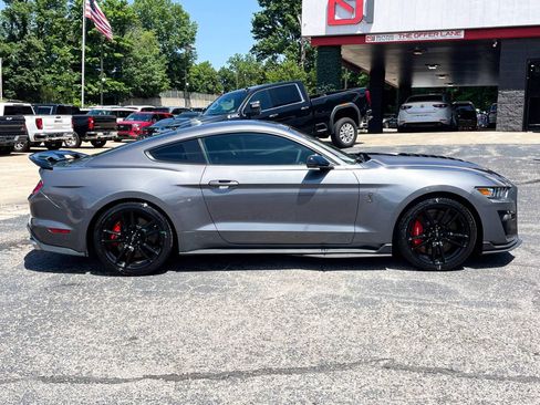 Used 2021 Ford Mustang Shelby GT500 w/ Technology Package RWD image 4