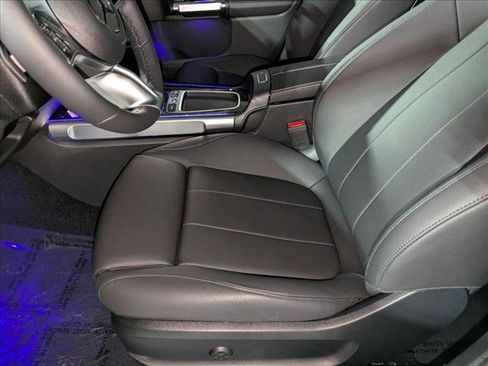 New 2025 Mercedes-Benz GLB 250 4MATIC image 4