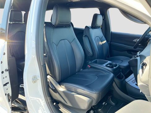 New 2026 Chrysler Voyager LX image 28