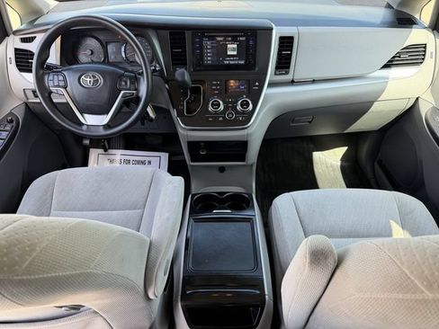 Used 2017 Toyota Sienna LE w/ Protection Package FWD image 10