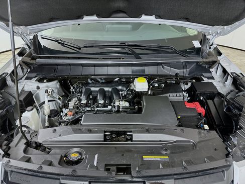 Used 2025 Nissan Pathfinder SV image 34