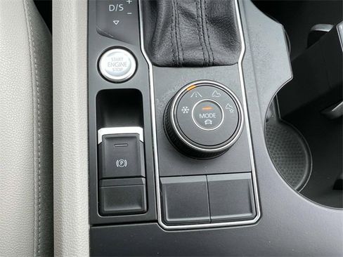 Used 2019 Volkswagen Atlas SE w/ Towing Package image 24