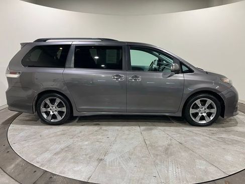 Used 2013 Toyota Sienna SE image 7