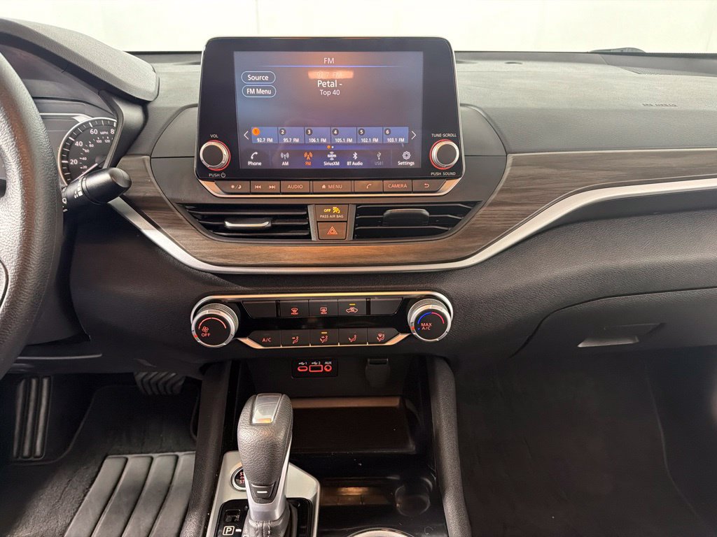 Used 2024 Nissan Altima 2.5 SV FWD image 15