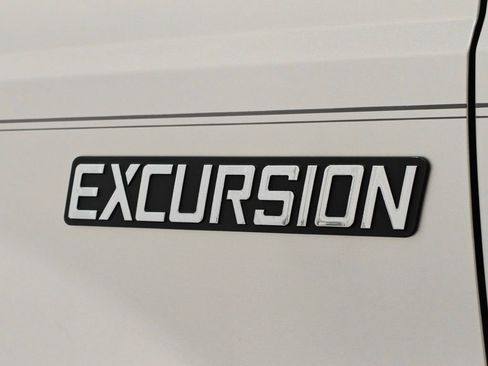 Used 2004 Ford Excursion XLT image 38