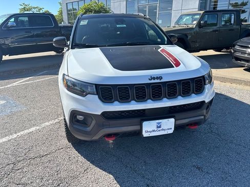 Used 2025 Jeep Compass Trailhawk AWD/4WD image 9