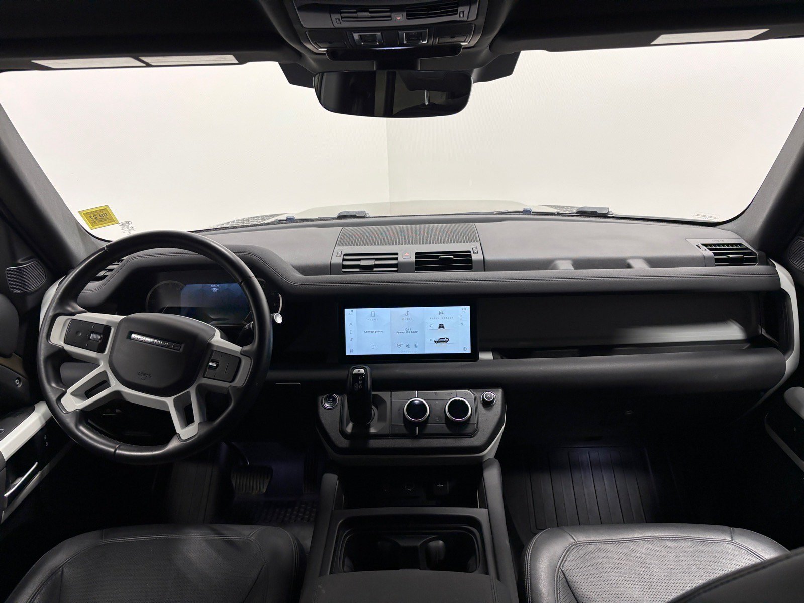 Used 2023 Land Rover Defender 110 S AWD/4WD image 33