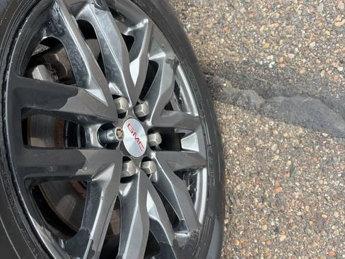 Used 2019 GMC Acadia SLT image 9