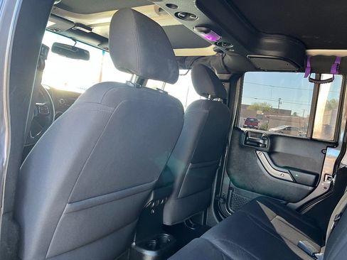 Used 2018 Jeep Wrangler Unlimited Sport S image 24