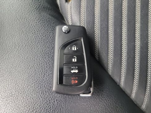 Used 2019 Toyota Camry SE w/ Protection Package (Q2) image 32