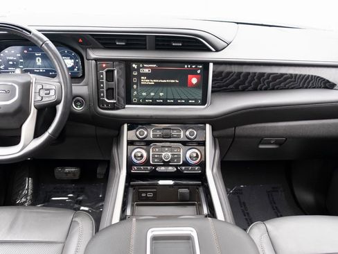 Used 2024 GMC Yukon Denali w/ Denali Reserve Package image 23
