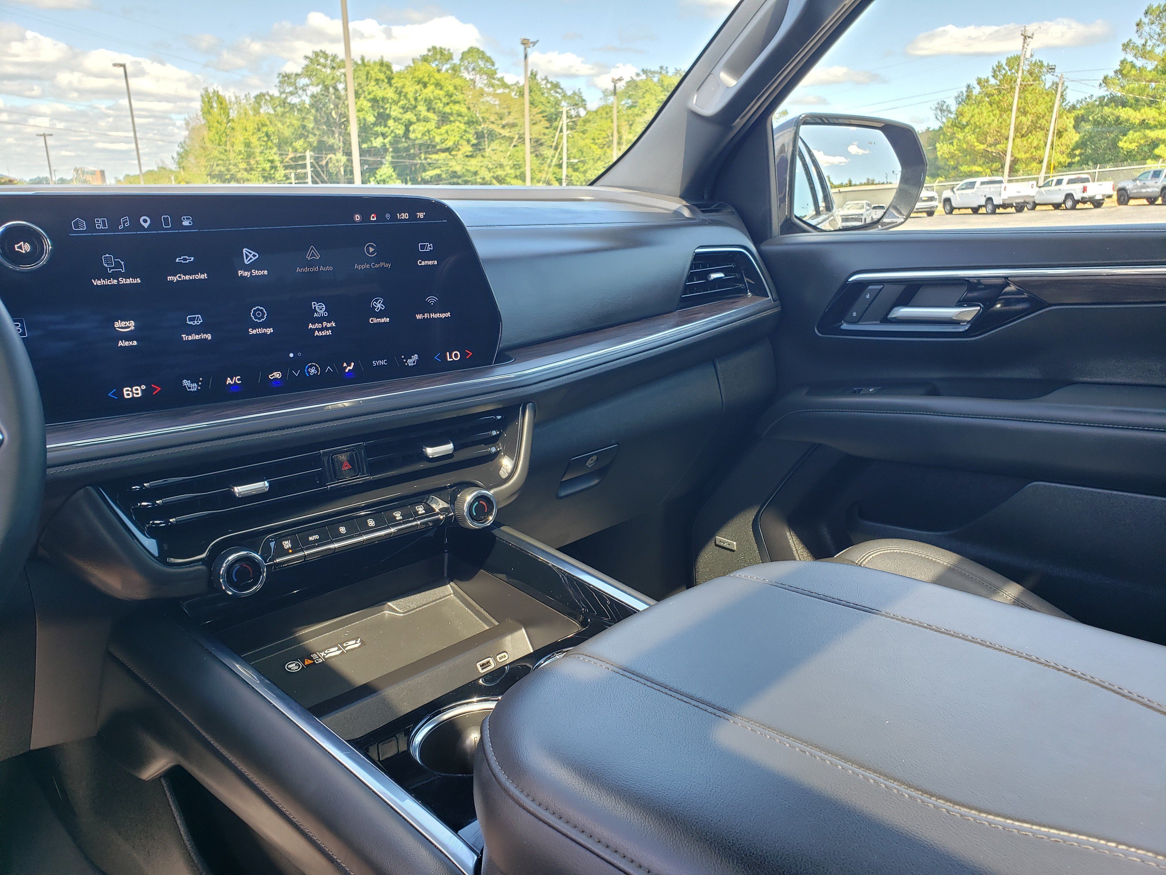 Used 2025 Chevrolet Tahoe Z71 w/ Comfort Package AWD/4WD image 20