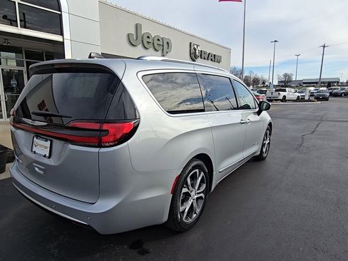 New 2026 Chrysler Pacifica Pinnacle image 8