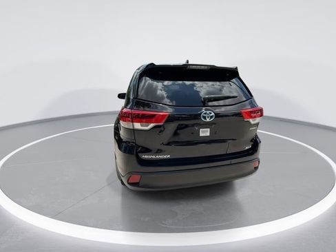 Used 2019 Toyota Highlander XLE AWD/4WD image 7