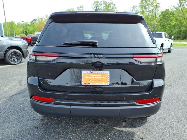 Certified 2024 Jeep Grand Cherokee Altitude AWD/4WD image 6