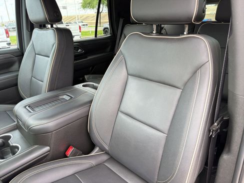 Used 2023 GMC Yukon SLT w/ SLT Luxury Package image 20