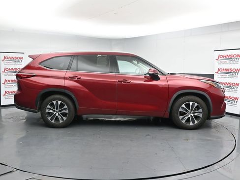 Used 2020 Toyota Highlander XLE FWD image 9