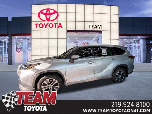 Certified 2022 Toyota Highlander XLE image 1
