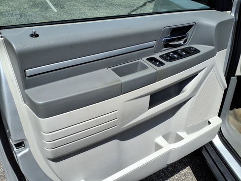 Used 2010 Dodge Grand Caravan Hero w/ Popular Equipment Group FWD image 11