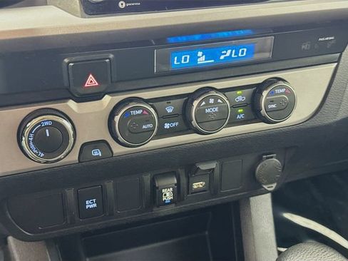 Used 2021 Toyota Tacoma SR5 AWD/4WD image 15
