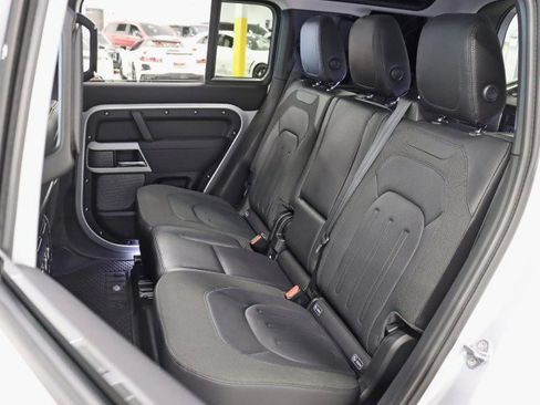 Used 2020 Land Rover Defender 110 First Edition image 30