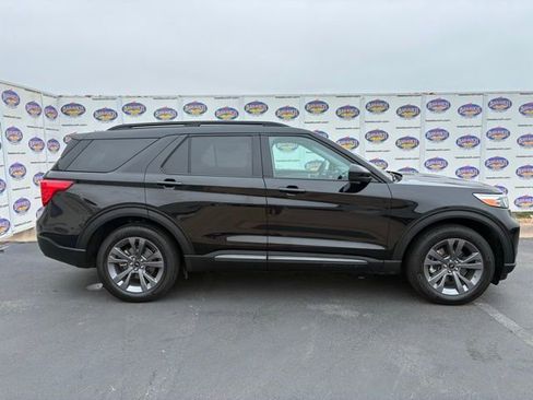 Certified 2023 Ford Explorer XLT w/ Equipment Group 202A AWD/4WD image 1
