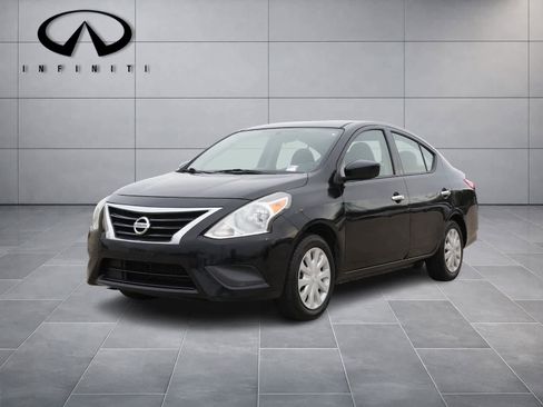 Used 2018 Nissan Versa SV image 1