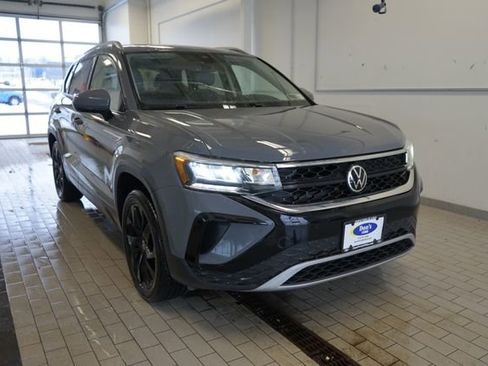 Used 2022 Volkswagen Taos SE image 15