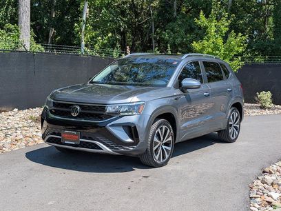 Certified 2023 Volkswagen Taos SE w/ Panoramic Sunroof Package