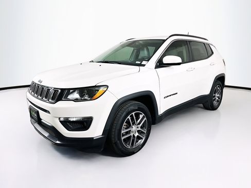 Used 2018 Jeep Compass Latitude w/ Popular Equipment Group FWD image 3