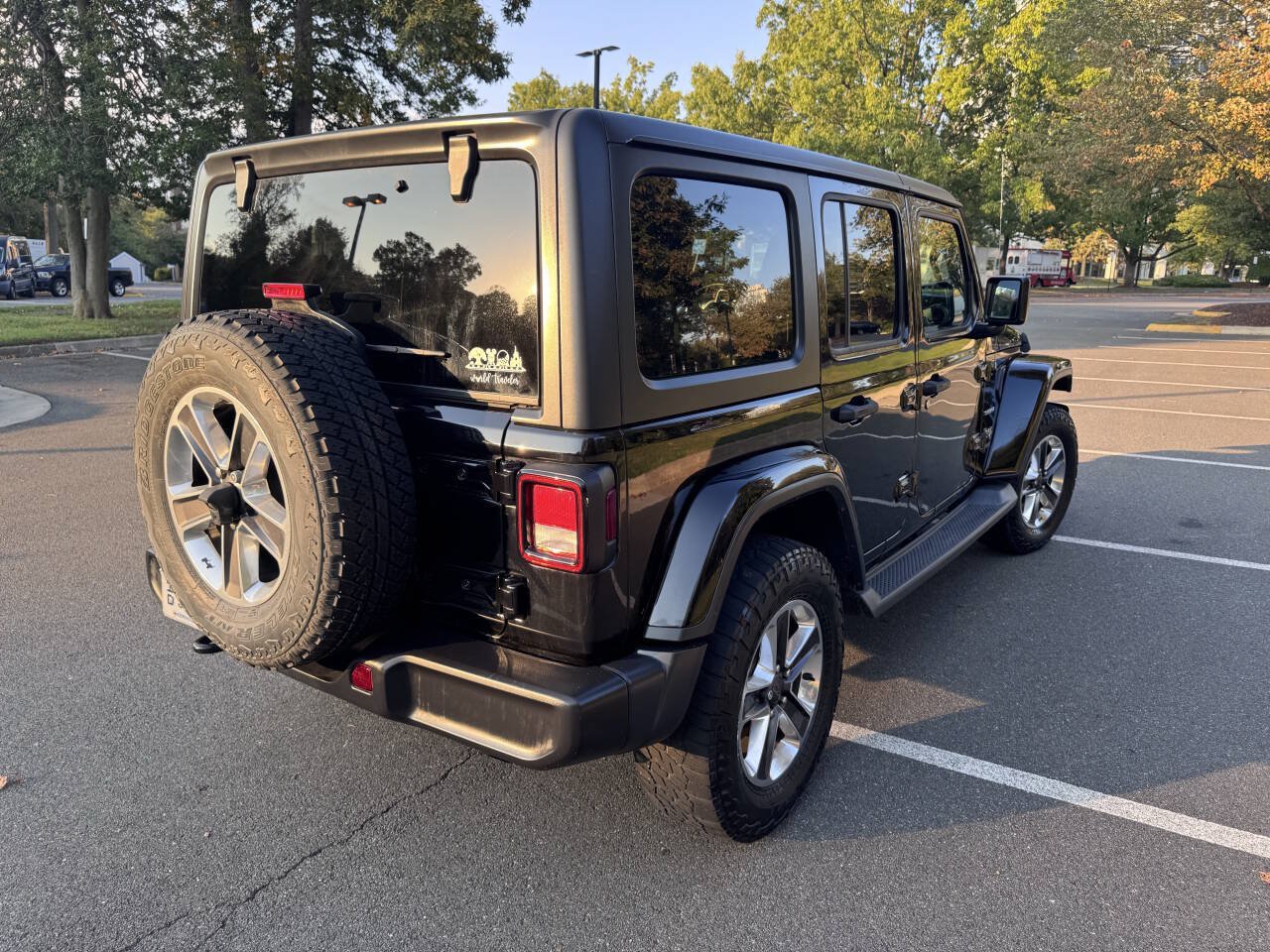Used 2018 Jeep Wrangler Unlimited Sahara w/ Cold Weather Group AWD/4WD image 7