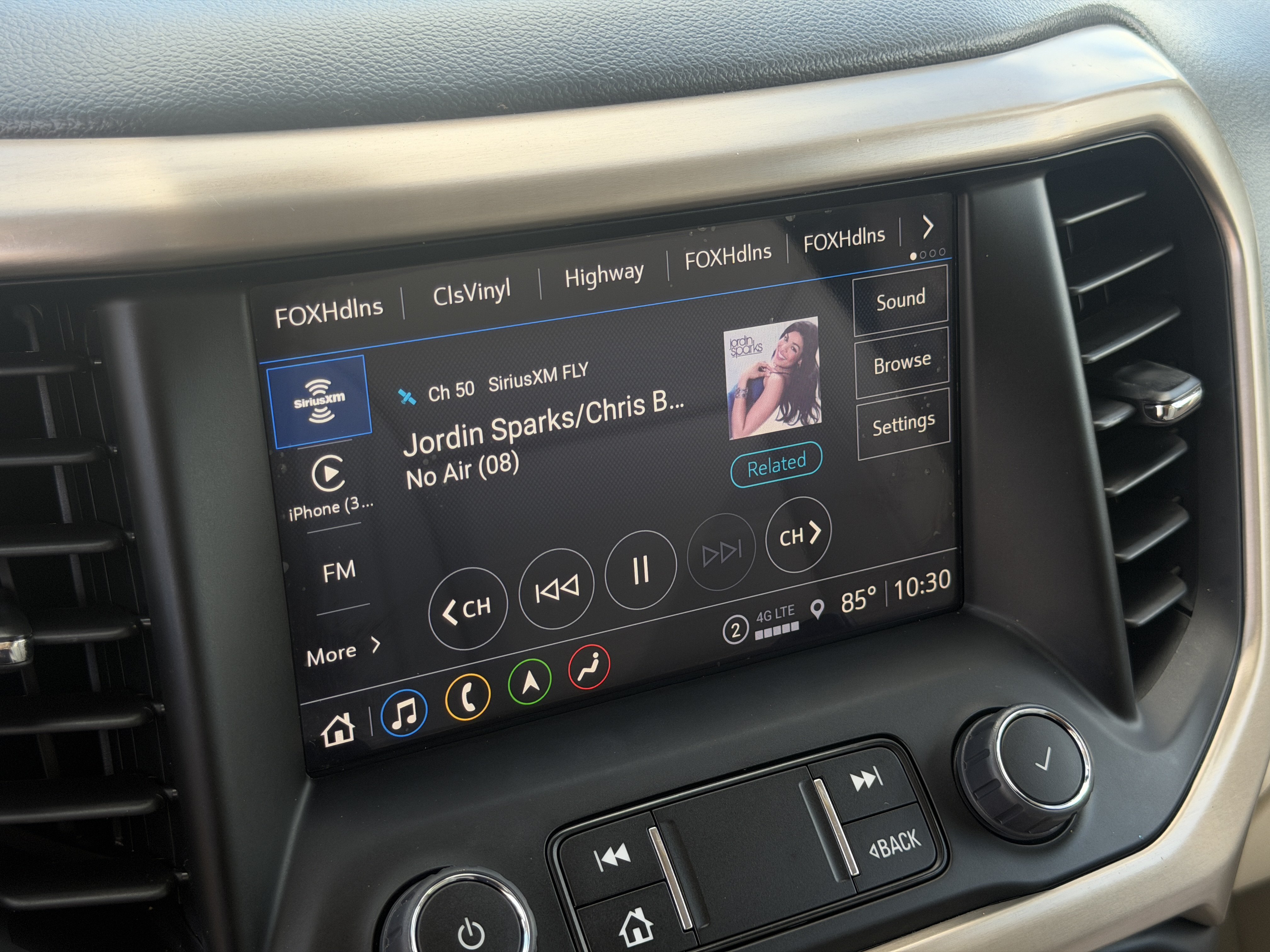 Certified 2023 GMC Acadia Denali w/ Trailering Package FWD image 25