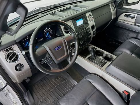 Used 2017 Ford Expedition XLT image 2