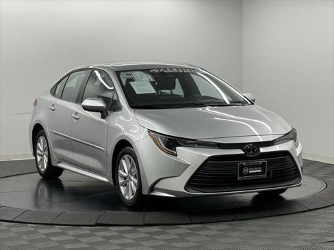Certified 2025 Toyota Corolla LE image 5