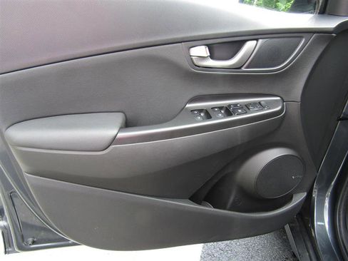 Used 2021 Hyundai Kona Limited image 9