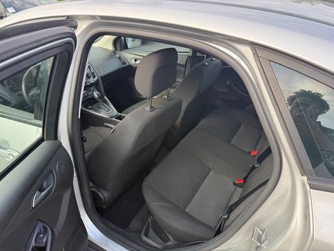 Used 2018 Ford Focus SEL w/ Cold Weather Package FWD image 6