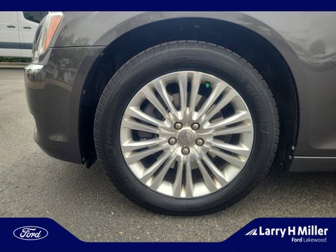Used 2014 Chrysler 300 C AWD/4WD image 26