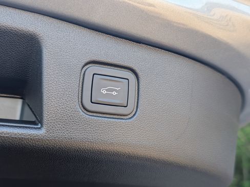 Used 2025 Chevrolet Blazer EV RS FWD image 19