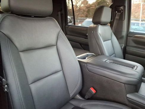 Used 2022 Chevrolet Suburban LT w/ LT Signature Package image 24